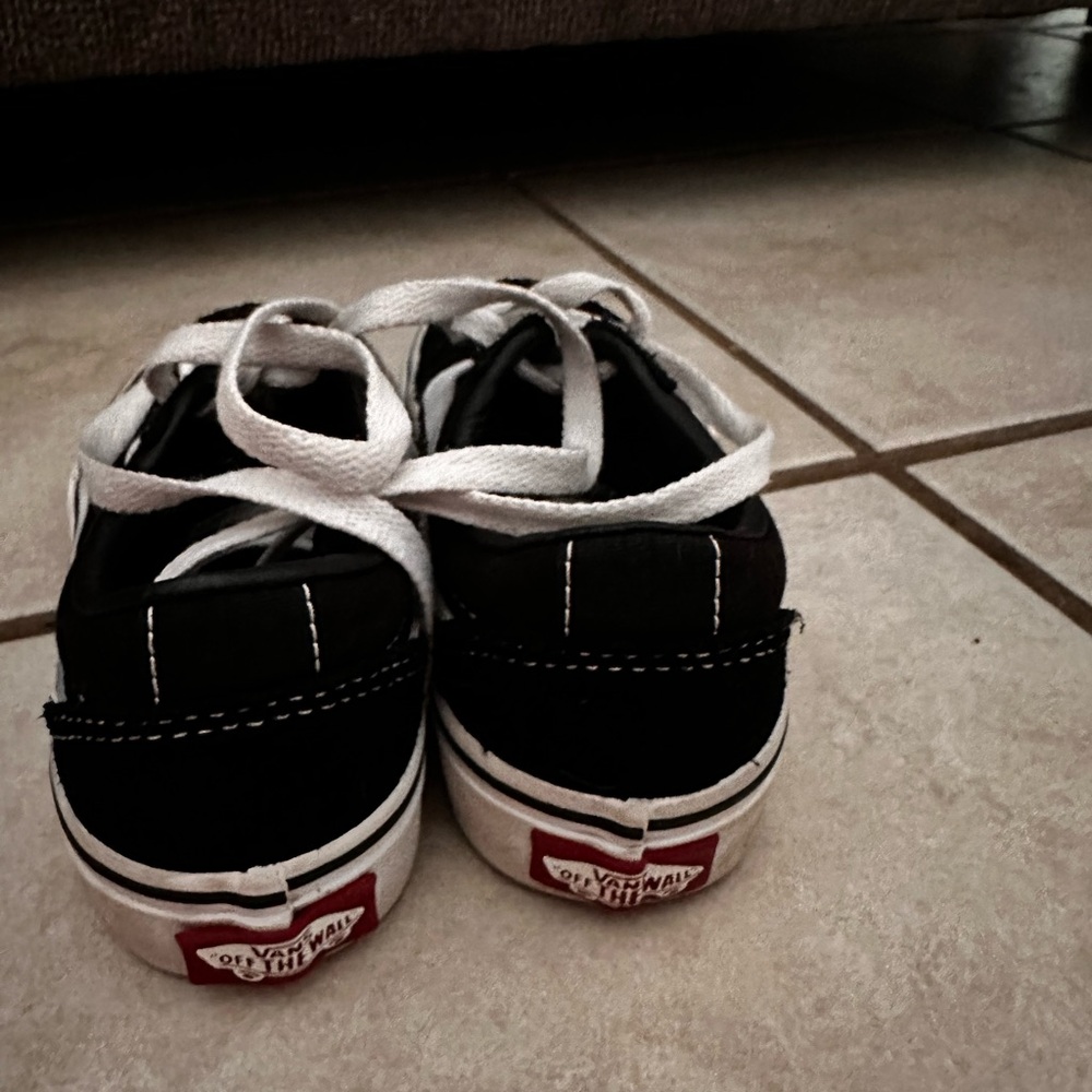 Boys black and white Vans size 12 youth - Picture 4 of 4